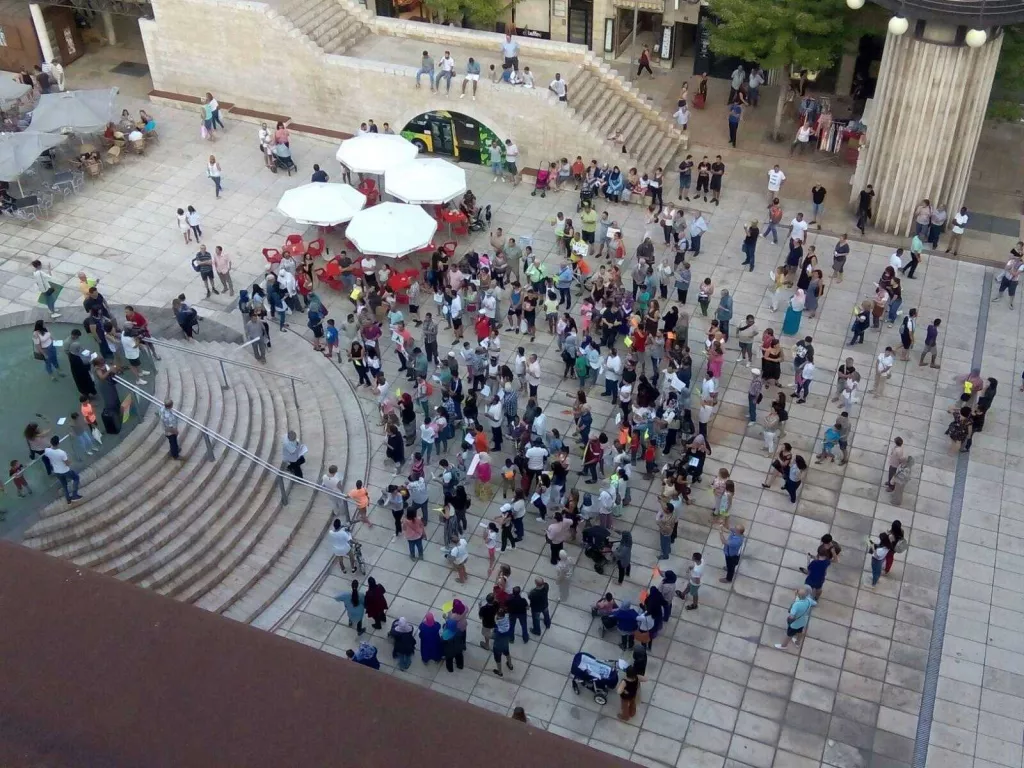 Dos-centes persones clamen a Lleida “Som musulmans, no terroristes”