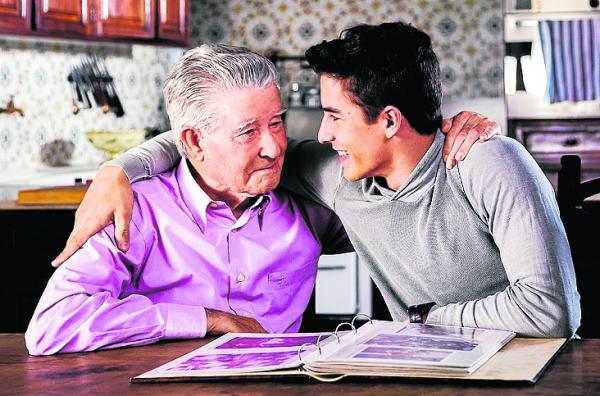 Márquez i el seu avi s'uneixen a la lluita contra l'Alzheimer