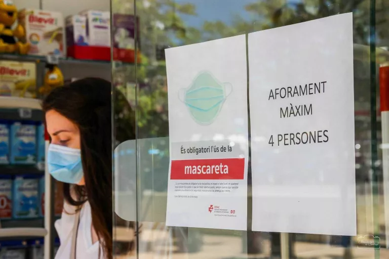 El govern espanyol rebaixa l'IVA de les mascaretes del 21% al 4%