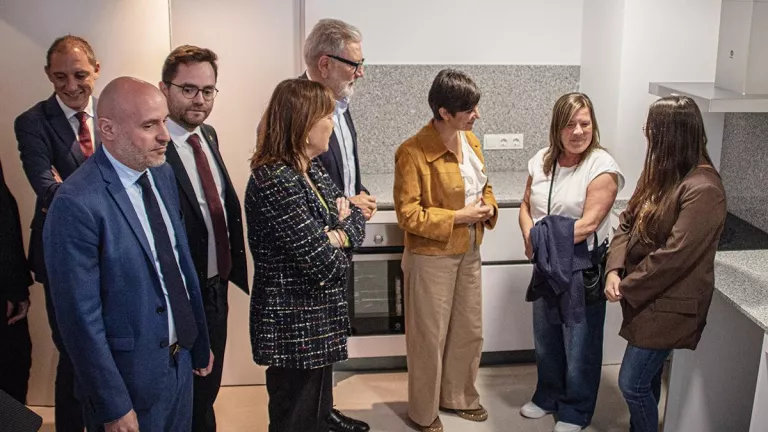 La ministra d’Habitatge defensa el model publicoprivat en els nous pisos socials de Mangraners