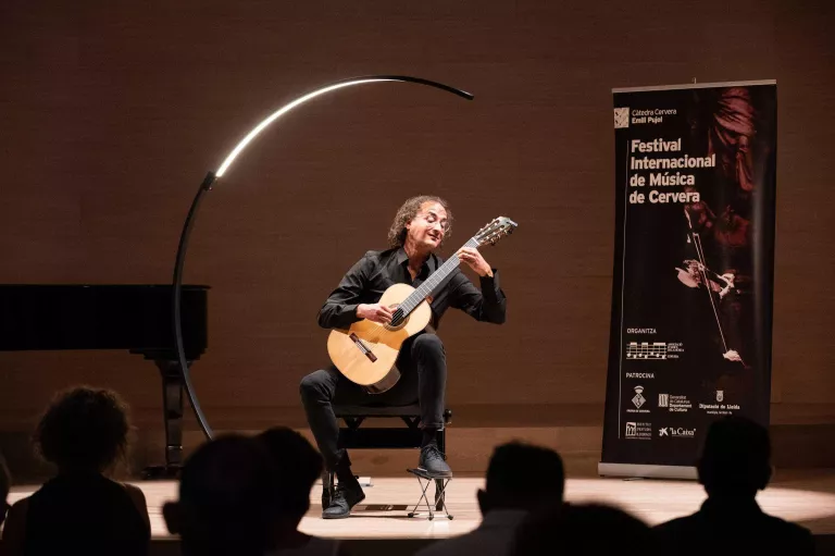 Els millors lutiers de guitarra es reuneixen a Cervera