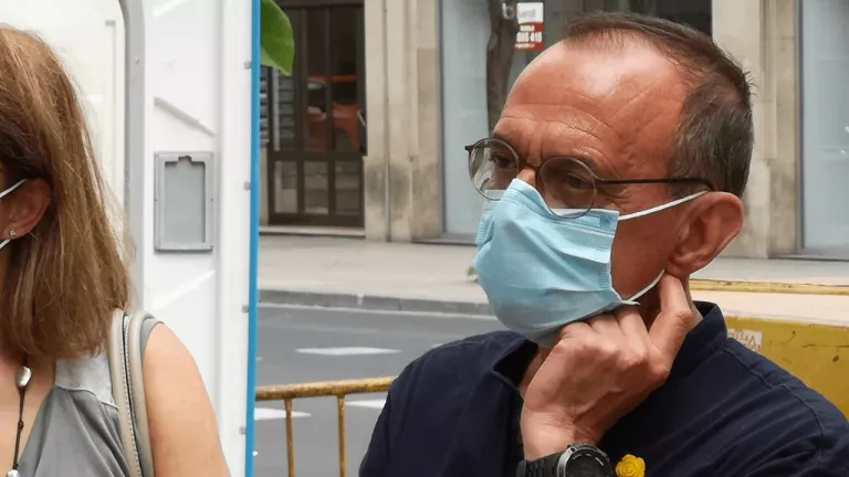Pueyo es reuneix amb membres del Govern per abordar l'augment de contagis per covid-19