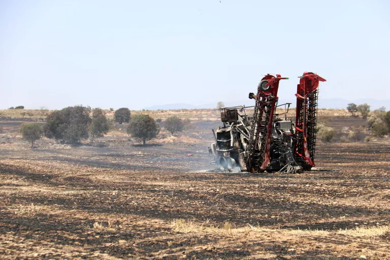 ACTUALITZACIÓ: Controlat l'incendi de vegetació agrícola de Tàrrega, que ha cremat prop de 39 hectàrees