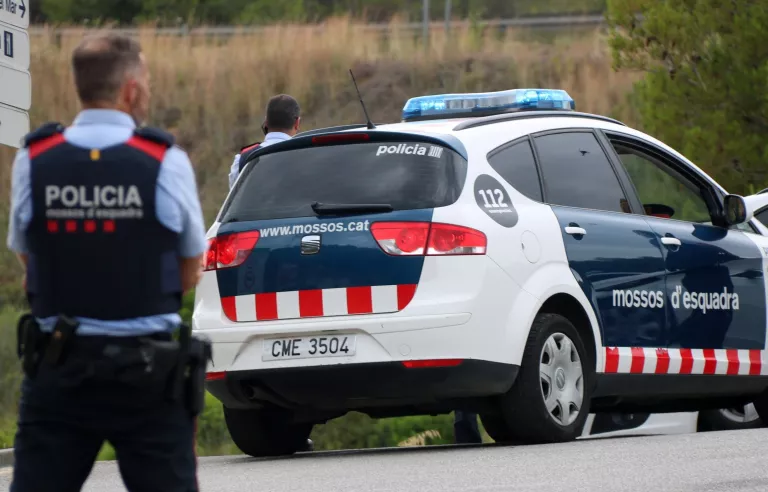 Se salta el confinament i travessa il·legalment la frontera d'Andorra per visitar la parella