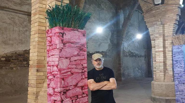 Sebastià Caus homenatja la pedra seca amb una exposició a Sant Guim de Freixenet