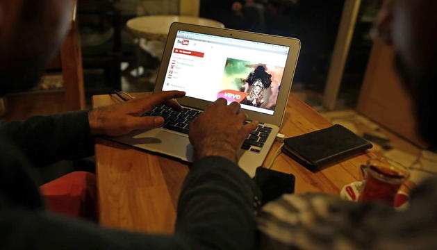Vuit de cada deu catalans utilitzen internet cada setmana