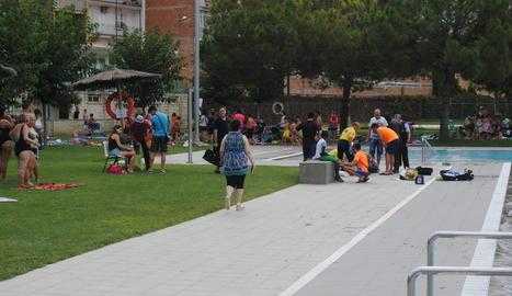 Un nen i una nena salven un infant de 7 anys d'ofegar-se a les piscines de Mollerussa