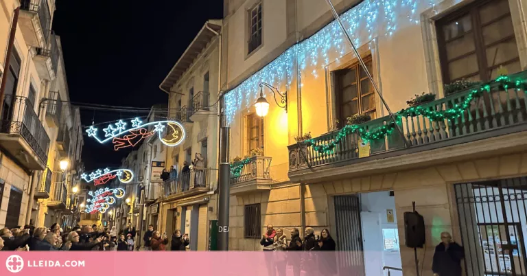 Les Borges Blanques cedeix l'encesa de llums a dos comerciants que s’han jubilat aquest 2023