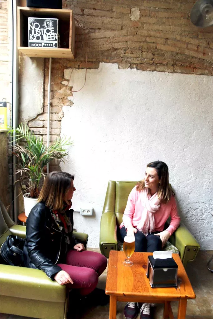 Grans Records, el paradís del vinil i la cervesa artesana