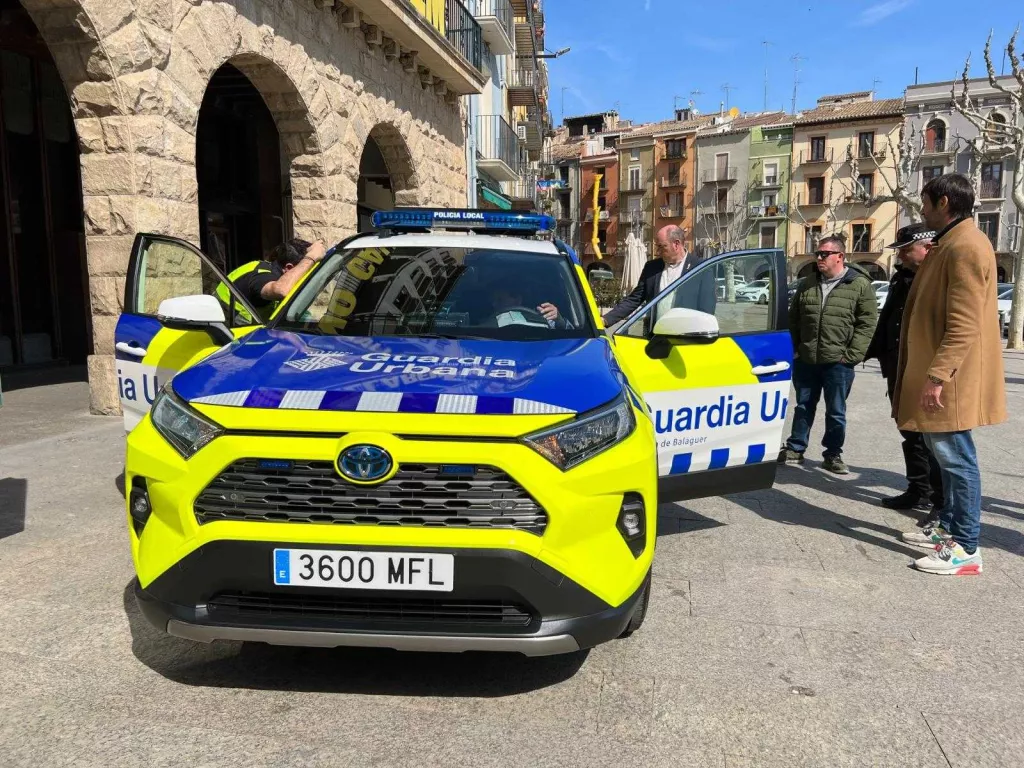 Balaguer presenta el nou vehicle de la Guàrdia Urbana, retolat segons el model visual internacional