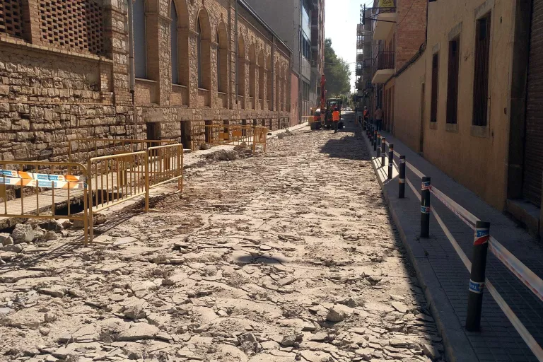 Tall de trànsit al tram urbà de la C-14 a Tàrrega per les obres del carrer de Jacint Verdaguer