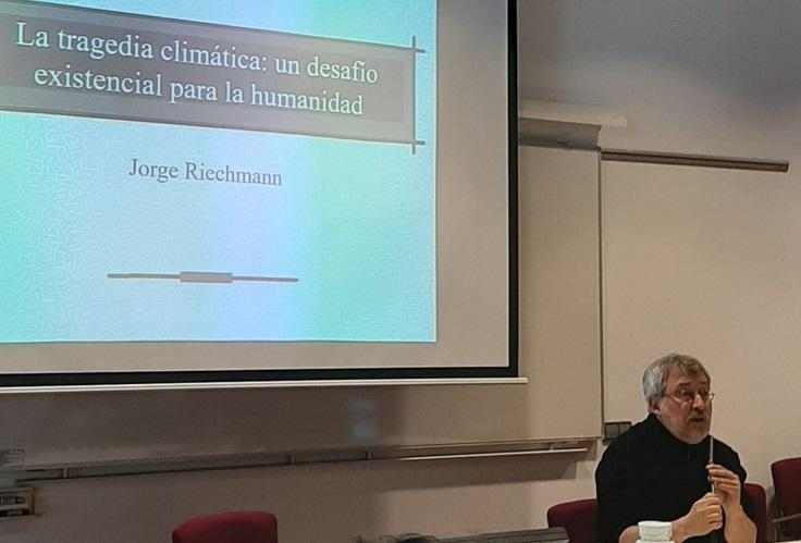 "No podem actuar contra el canvi climàtic si no ho fem contra el sistema"