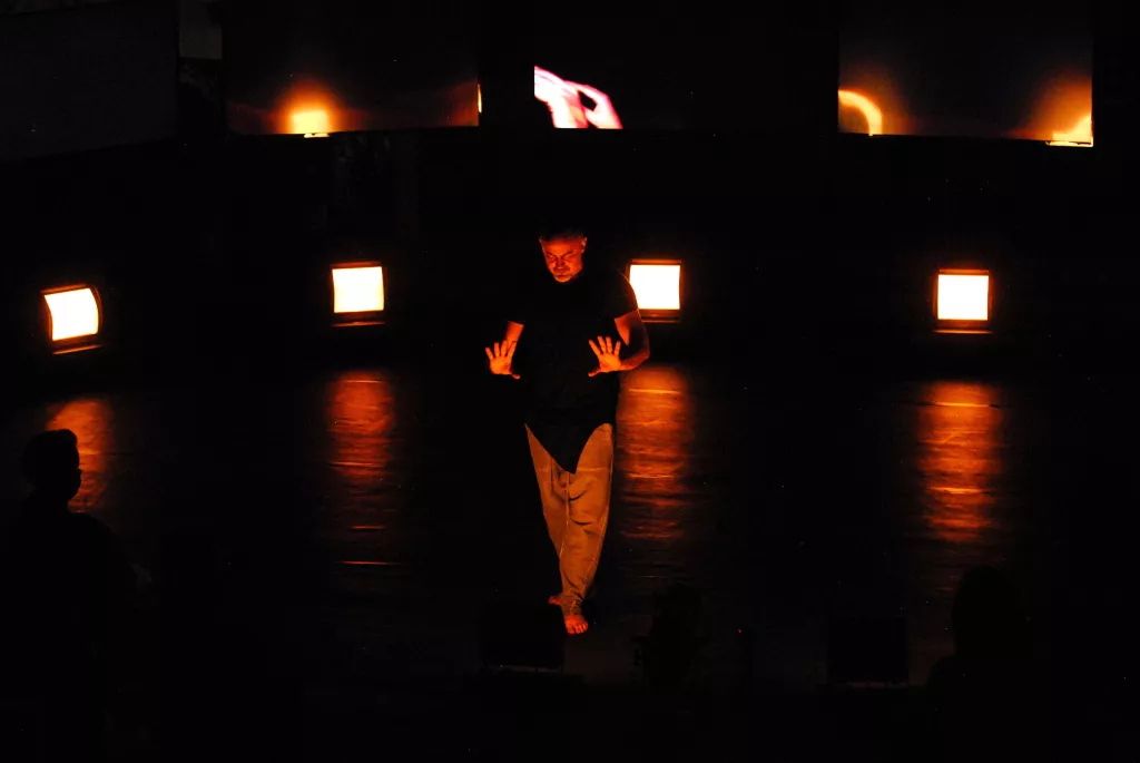 El Ballarí i coreògraf Roberto Olivan inaugura un Dansàneu adaptat a la Covid-19