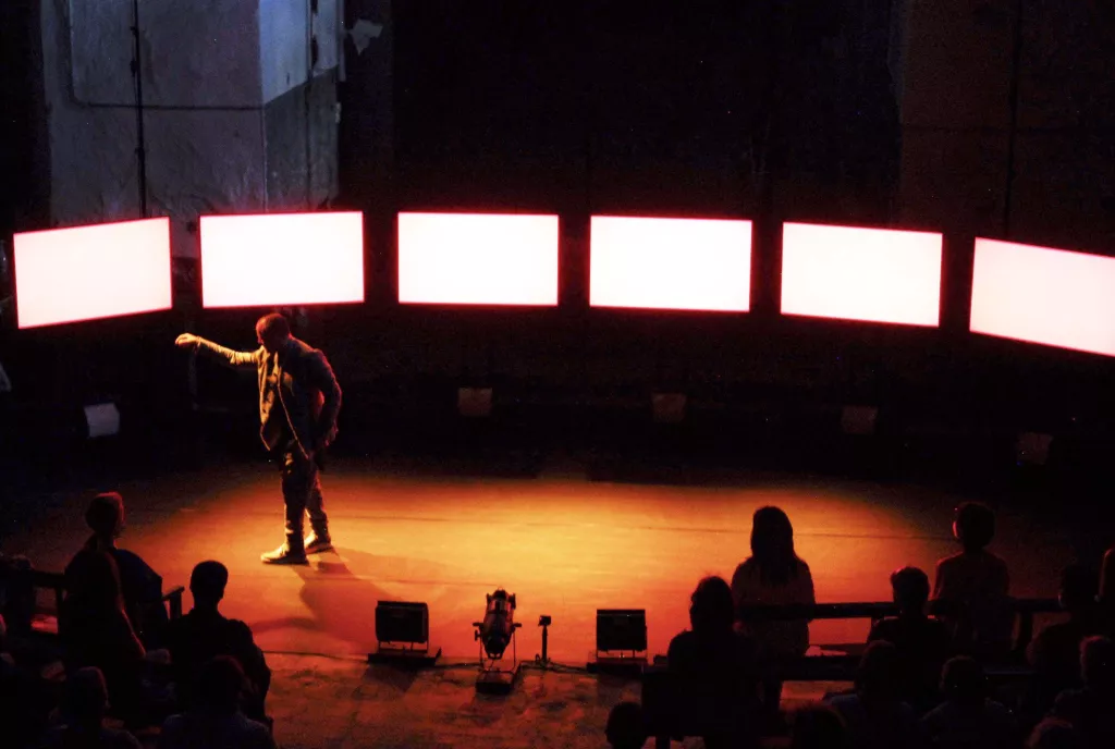 El Ballarí i coreògraf Roberto Olivan inaugura un Dansàneu adaptat a la Covid-19