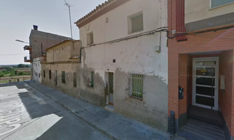 S'esfondra part d'una casa deshabitada del barri del Secà de Sant Pere de Lleida