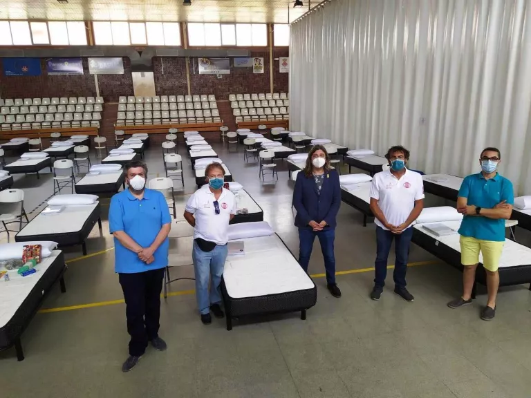 Onze voluntaris d'Open Arms per atendre els confinats al pavelló de Torres de Segre