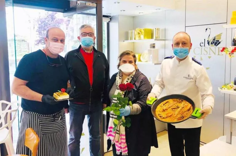 La Zona Alta ofereix per Sant Jordi un 'pack' amb roses, paella i pastís