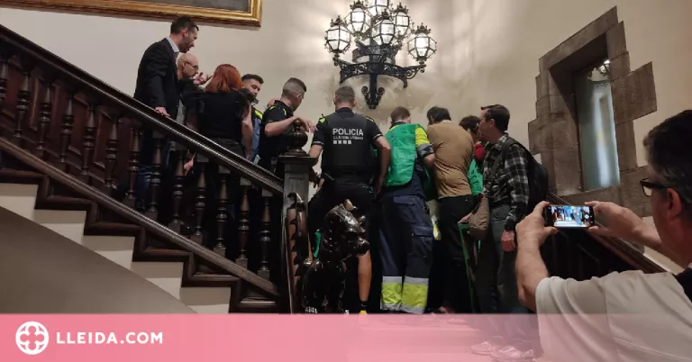 La PAH irrumpeix a la Paeria per manifestar-se en contra de les polítiques d'habitatge