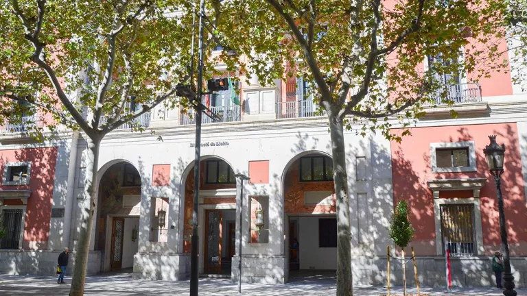 Pla de xoc de la Diputació contra la falta de secretaris i interventors