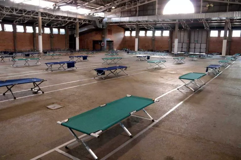 Els pavellons dels Camps Elisis tancaran el servei d'acollida després d'oferir 14.500 pernoctacions
