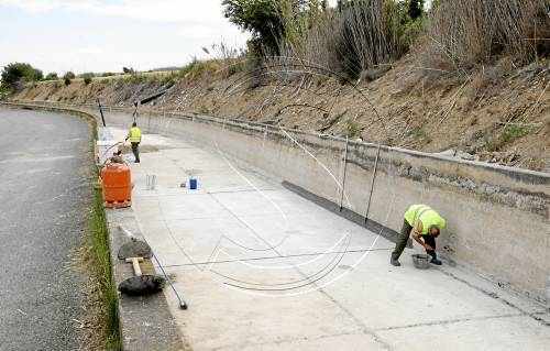 Pinyana talla l'aigua per reparar un tram de 300 metres del canal principal a Andaní