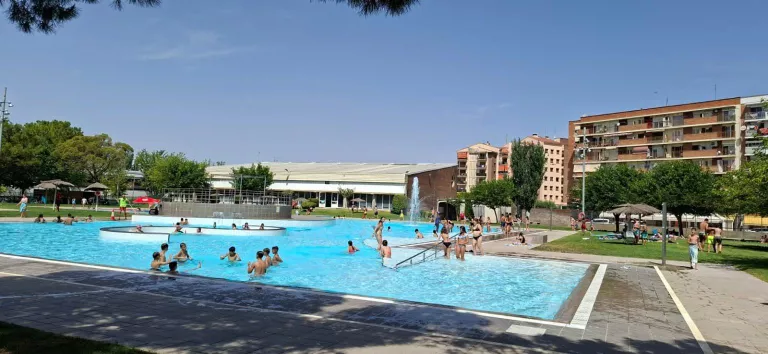 Mollerussa sortejarà cinc abonaments entre els participants de l'enquesta de satisfacció de les piscines