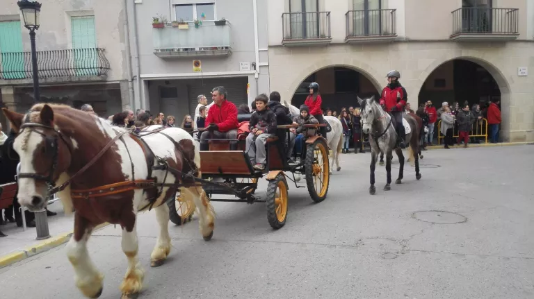 Linyola celebra la tradicional festa dels Tres Tombs de Sant Antoni