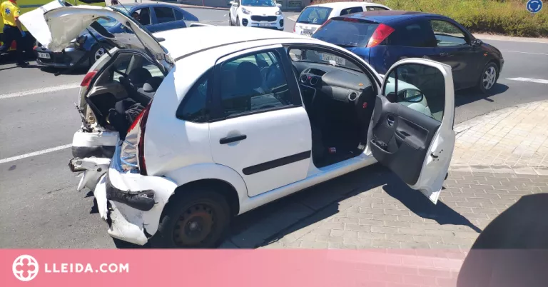 Una conductora beguda ocasiona un aparatós accident a Lleida