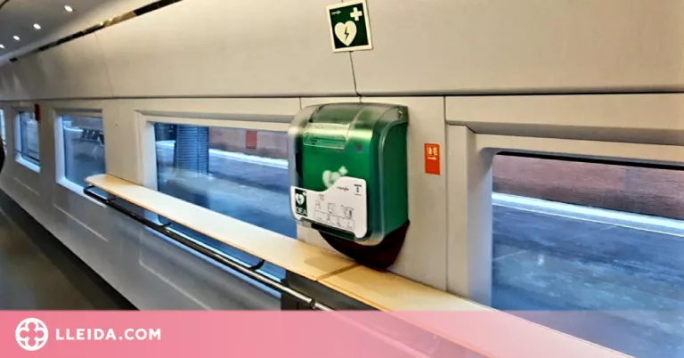 Renfe instal·la prop de 700 desfibril·ladors a la seva flota de trens