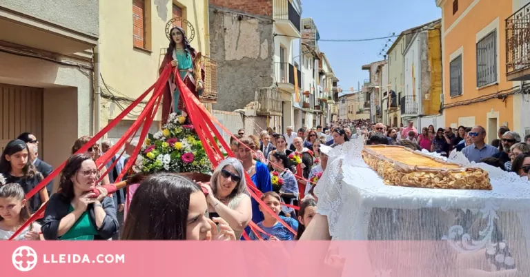 Corbins celebra la processó de Santa Quitèria i els pans beneïts