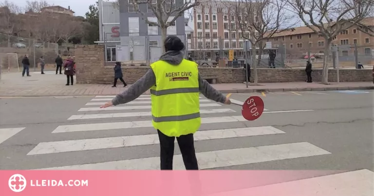 Solsona reclama respecte envers la figura de l'agent cívics a l'entrada i sortida de les escoles