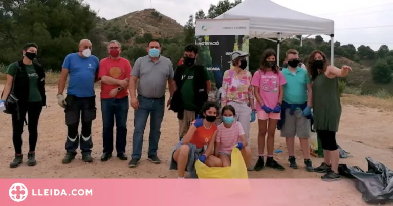 Alumnes de l'Institut d’Alpicat participen a les jornades Clean Up al Tossal de la Corona