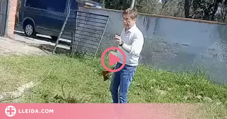 ⏯️ Polèmica per un vídeo on un alcalde s'encara a uns okupes i els amenaça amb una destral