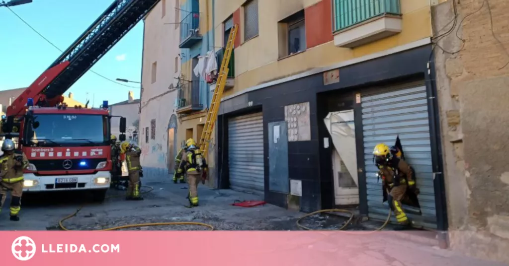 Sis ferits, cap greu, en un incendi en un bloc de pisos de Lleida