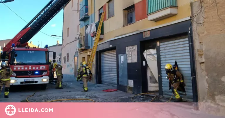 Sis ferits, cap greu, en un incendi en un bloc de pisos de Lleida