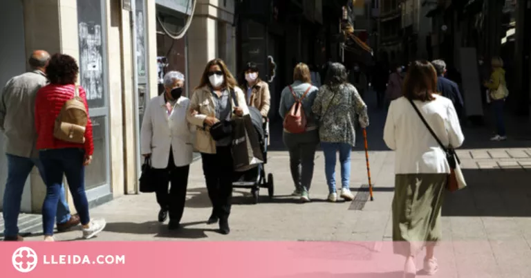 La mascareta deixa de ser obligatòria a l'exterior