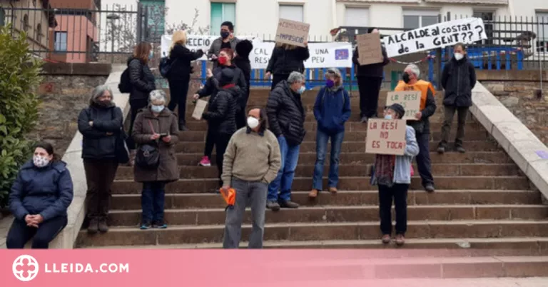 Treballadores de la Residència de la Pobla de Segur es tornen a concentrar per denunciar les condicions laborals