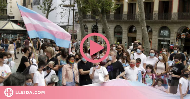 El col·lectiu trans celebra el desbloqueig de la llei que recollirà la lliure elecció de gènere