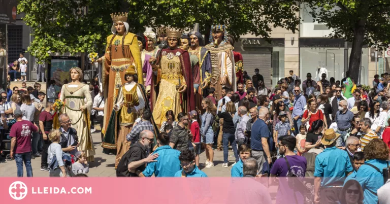 Gegants de diferents col·lectius de Lleida participen en la Trobada Gegantera de la Festa Major