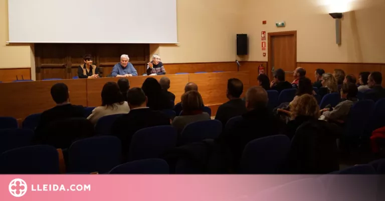 L'ECCU mostra dues noves exposicions als alcaldes de les cinc comarques regades pels Canals