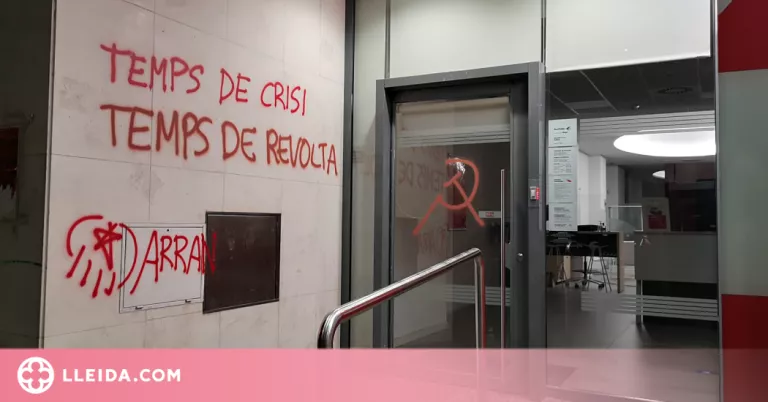 Vandalitzen diversos caixers automàtics a Lleida