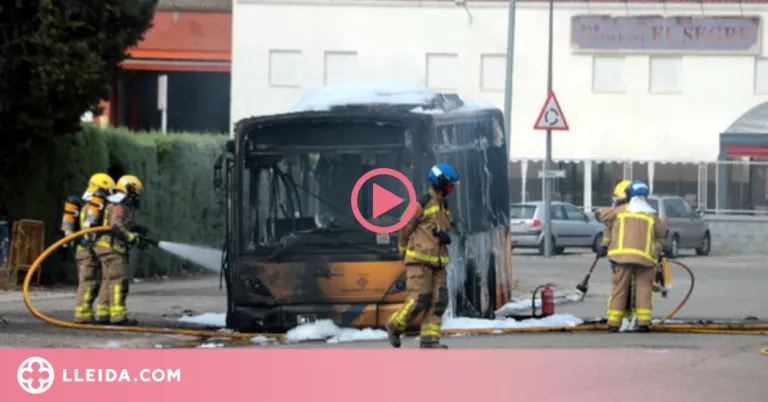 ⏯️ Crema un autobús urbà al polígon El Segre de Lleida