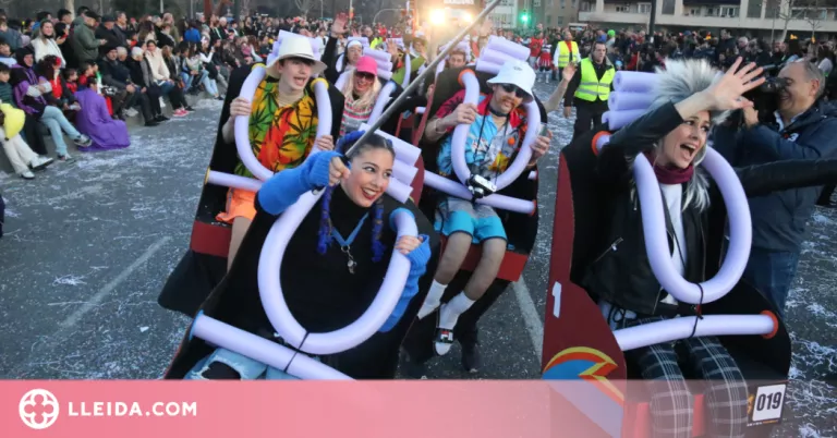 ⏯️ Disbauxa, confeti i música prenen els carrers de Lleida amb la Gran Rua de Carnaval