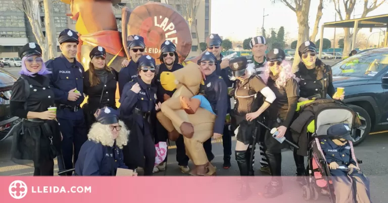 Prop de 150 alumnes de la ‘Boja Acadèmia Caragolera’ de la Fecoll surten de Carnaval