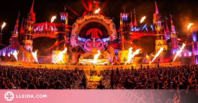 Un mort i 17 ferits, tres en estat greu, en caure part d'un escenari en un festival musical