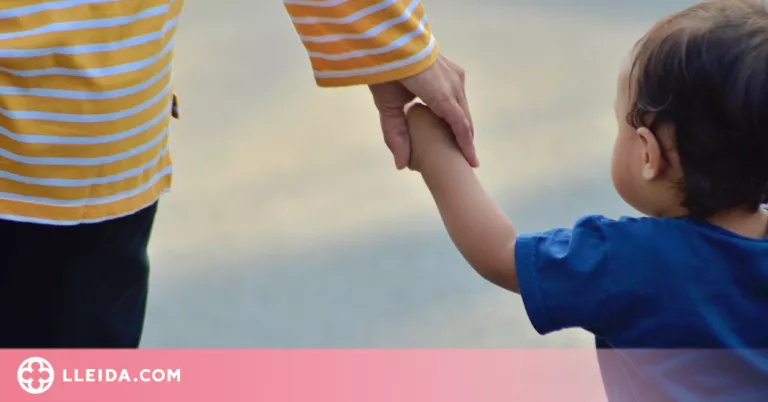 Detinguts per coaccionar i fer fora del pis una parella amb una nena petita, a Lleida