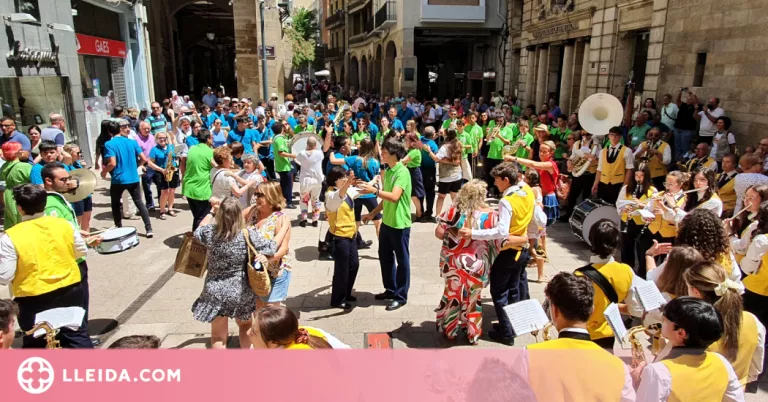 La música de banda, protagonista als carrers de Lleida