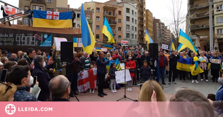 Unes 600 persones es concentren a Lleida per reclamar la pau a Ucraïna