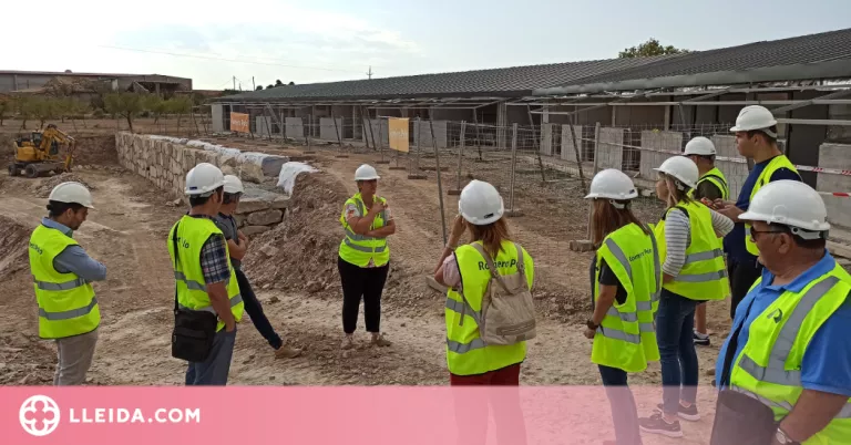 Les famílies de l'Associació Alba visiten les obres del futur Equipament Comunitari "La Bassa"