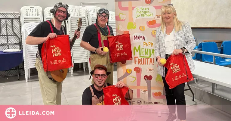 La campanya 'Mama, papa, mengeu fruita!' del Consell del Segrià visita Almenar